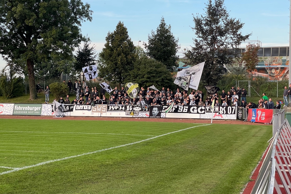 Hohenems - Sturm Graz
OEFB Cup, 2. Runde, VfB Hohenems - SK Sturm Graz, Herrenriedstadion Hohenems, 22.09.2021. 

Foto zeigt Fans von Sturm
