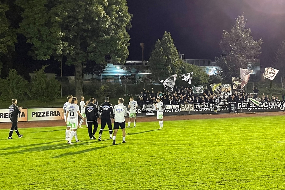 Hohenems - Sturm Graz
OEFB Cup, 2. Runde, VfB Hohenems - SK Sturm Graz, Herrenriedstadion Hohenems, 22.09.2021. 

Foto zeigt die Mannschaft von Sturm und Fans von Sturm
