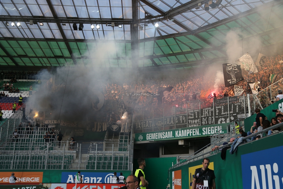 Rapid Wien - Sturm Graz
Oesterreichische Fussball Bundesliga, 9. Runde, SK Rapid Wien - SK Sturm Graz, Weststadion Wien, 26.09.2021. 

Foto zeigt Fans von Sturm
Schlüsselwörter: pyrotechnik