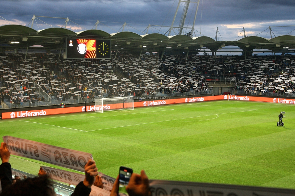 Sturm Graz - Eindhoven
UEFA Europa League Gruppenphase 2. Spieltag, SK Sturm Graz - PSV Eindhoven, Stadion Liebenau, Graz, 30.09.2021. 

Foto zeigt Fans von Sturm mit einer Choreografie
