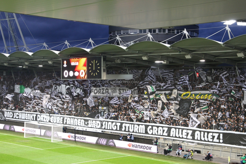 Sturm Graz - Eindhoven
UEFA Europa League Gruppenphase 2. Spieltag, SK Sturm Graz - PSV Eindhoven, Stadion Liebenau, Graz, 30.09.2021. 

Foto zeigt Fans von Sturm mit einer Choreografie
