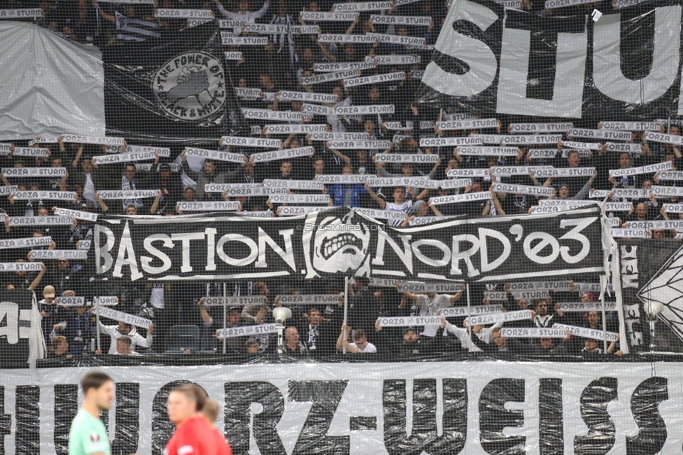 Sturm Graz - Eindhoven
UEFA Europa League Gruppenphase 2. Spieltag, SK Sturm Graz - PSV Eindhoven, Stadion Liebenau, Graz, 30.09.2021. 

Foto zeigt Fans von Sturm mit einer Choreografie
