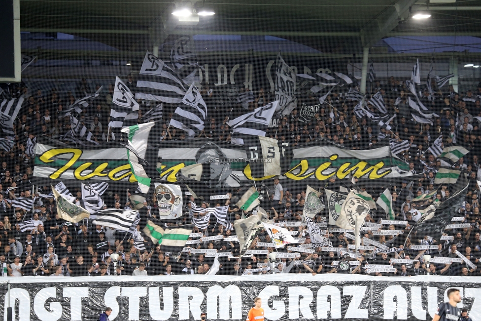 Sturm Graz - Eindhoven
UEFA Europa League Gruppenphase 2. Spieltag, SK Sturm Graz - PSV Eindhoven, Stadion Liebenau, Graz, 30.09.2021. 

Foto zeigt Fans von Sturm mit einer Choreografie
