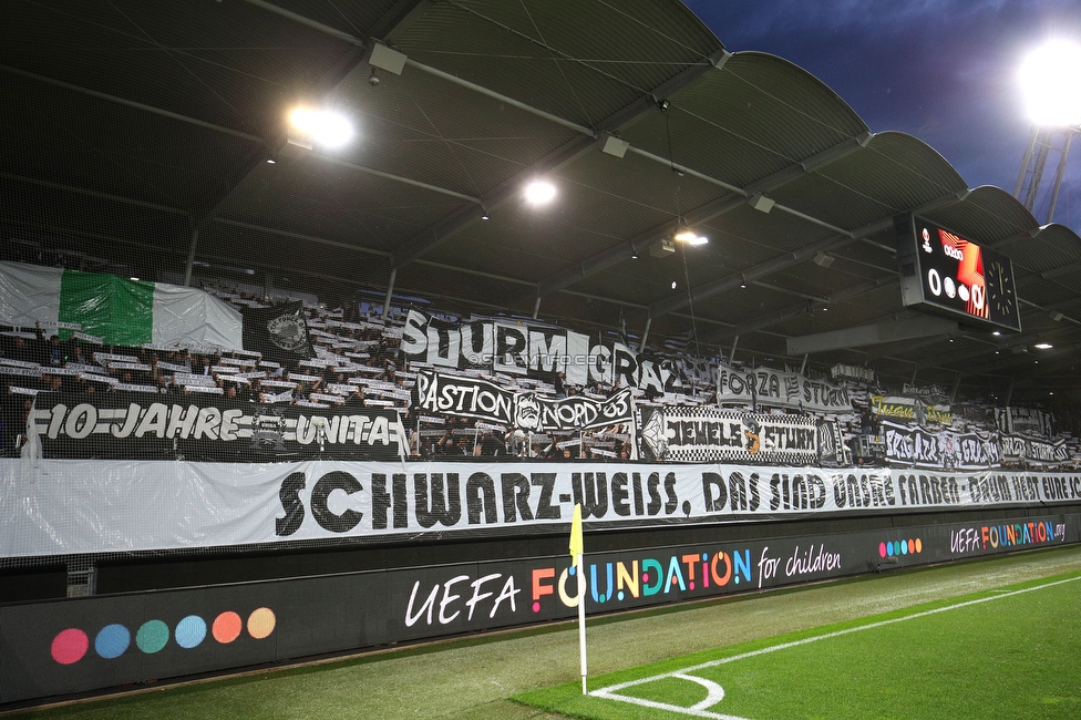 Sturm Graz - Eindhoven
UEFA Europa League Gruppenphase 2. Spieltag, SK Sturm Graz - PSV Eindhoven, Stadion Liebenau, Graz, 30.09.2021. 

Foto zeigt Fans von Sturm mit einer Choreografie
