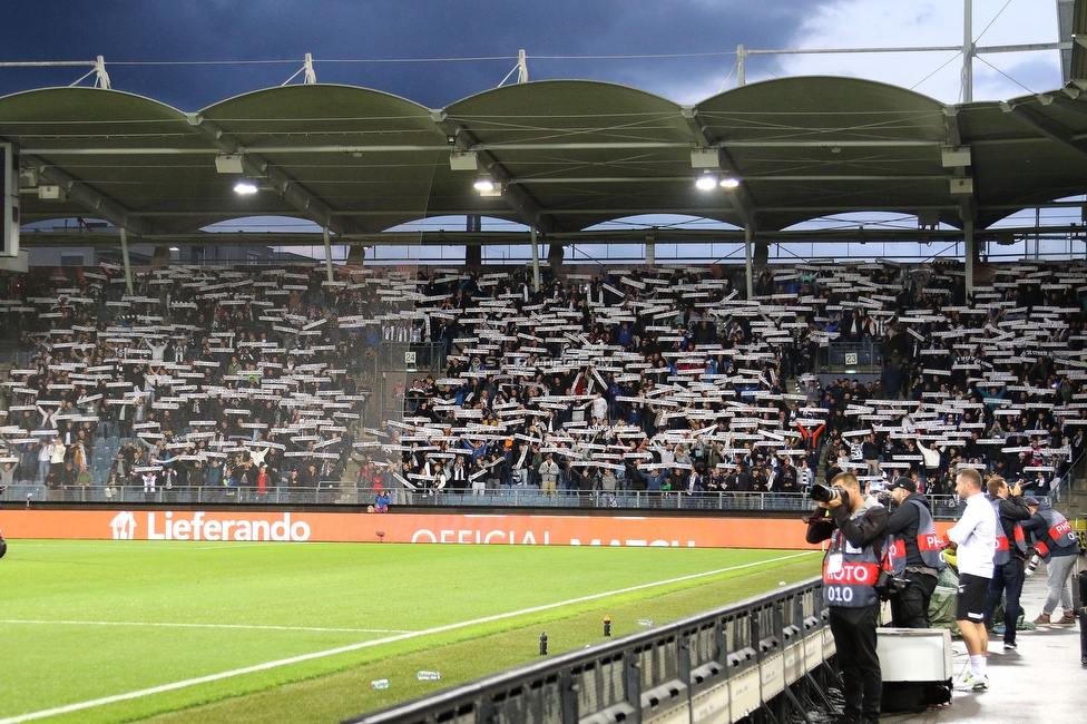 Sturm Graz - Eindhoven
UEFA Europa League Gruppenphase 2. Spieltag, SK Sturm Graz - PSV Eindhoven, Stadion Liebenau, Graz, 30.09.2021. 

Foto zeigt Fans von Sturm mit einer Choreografie
