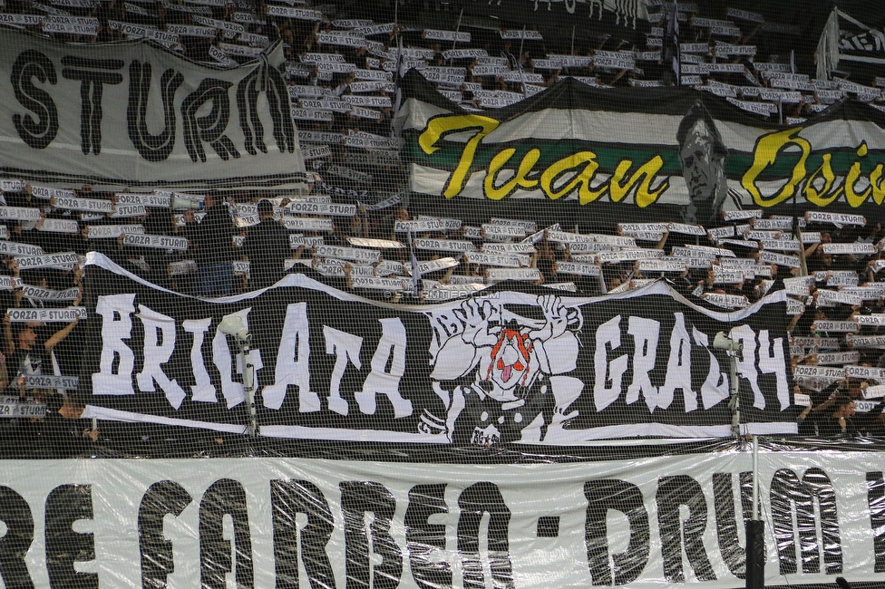 Sturm Graz - Eindhoven
UEFA Europa League Gruppenphase 2. Spieltag, SK Sturm Graz - PSV Eindhoven, Stadion Liebenau, Graz, 30.09.2021. 

Foto zeigt Fans von Sturm mit einer Choreografie
