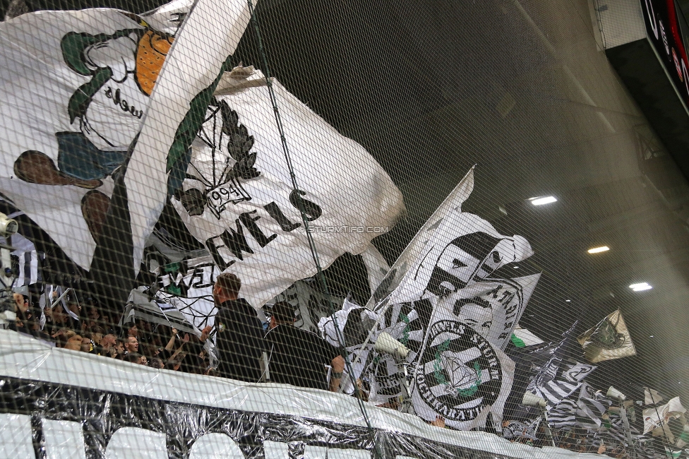 Sturm Graz - Eindhoven
UEFA Europa League Gruppenphase 2. Spieltag, SK Sturm Graz - PSV Eindhoven, Stadion Liebenau, Graz, 30.09.2021. 

Foto zeigt Fans von Sturm mit einer Choreografie
