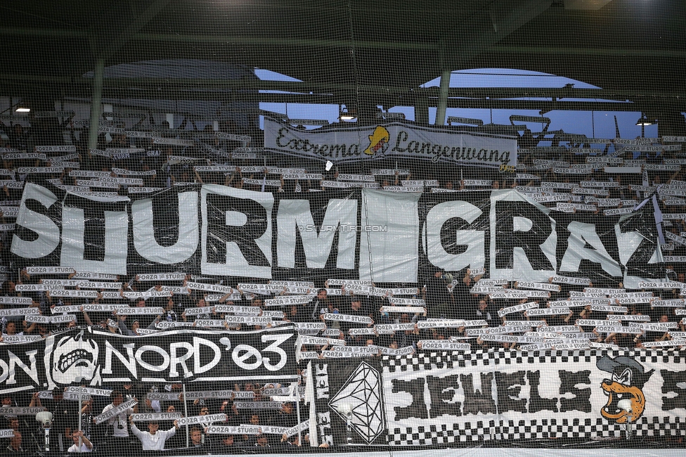 Sturm Graz - Eindhoven
UEFA Europa League Gruppenphase 2. Spieltag, SK Sturm Graz - PSV Eindhoven, Stadion Liebenau, Graz, 30.09.2021. 

Foto zeigt Fans von Sturm mit einer Choreografie
