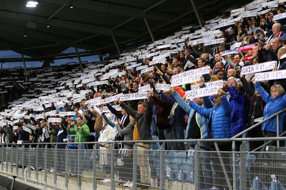 Sturm Graz - Eindhoven
UEFA Europa League Gruppenphase 2. Spieltag, SK Sturm Graz - PSV Eindhoven, Stadion Liebenau, Graz, 30.09.2021. 

Foto zeigt Fans von Sturm mit einer Choreografie
