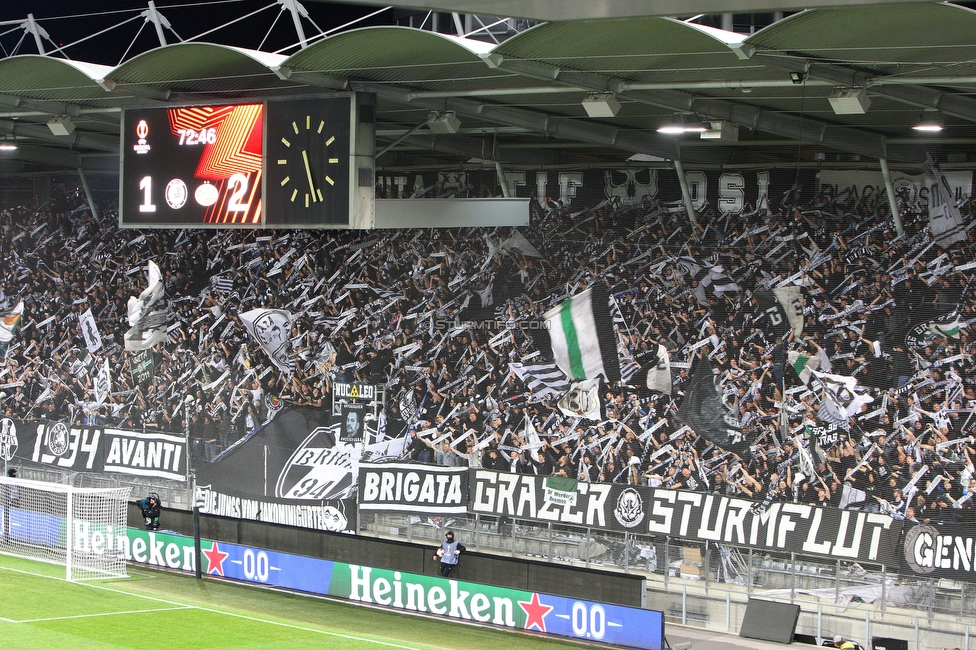 Sturm Graz - Eindhoven
UEFA Europa League Gruppenphase 2. Spieltag, SK Sturm Graz - PSV Eindhoven, Stadion Liebenau, Graz, 30.09.2021. 

Foto zeigt Fans von Sturm
Schlüsselwörter: schals