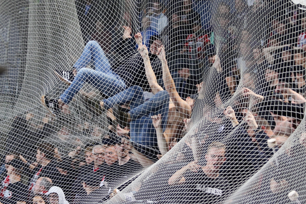 Sturm Graz - Eindhoven
UEFA Europa League Gruppenphase 2. Spieltag, SK Sturm Graz - PSV Eindhoven, Stadion Liebenau, Graz, 30.09.2021. 

Foto zeigt Fans von Eindhoven
