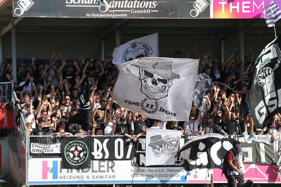 Hartberg - Sturm Graz
Oesterreichische Fussball Bundesliga, 10. Runde, TSV Hartberg - SK Sturm Graz, Arena Hartberg, 03.10.2021. 

Foto zeigt Fans von Sturm
Schlüsselwörter: tifosi