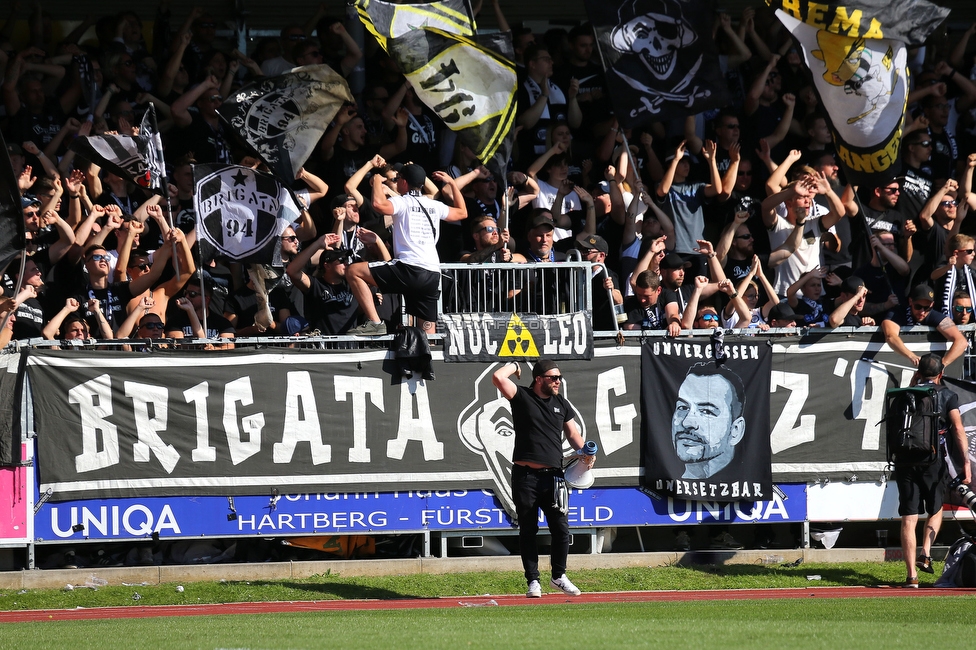 Hartberg - Sturm Graz
Oesterreichische Fussball Bundesliga, 10. Runde, TSV Hartberg - SK Sturm Graz, Arena Hartberg, 03.10.2021. 

Foto zeigt Fans von Sturm
Schlüsselwörter: brigata vorsaenger