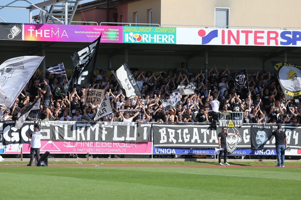 Hartberg - Sturm Graz
Oesterreichische Fussball Bundesliga, 10. Runde, TSV Hartberg - SK Sturm Graz, Arena Hartberg, 03.10.2021. 

Foto zeigt Fans von Sturm
Schlüsselwörter: brigata sturmflut