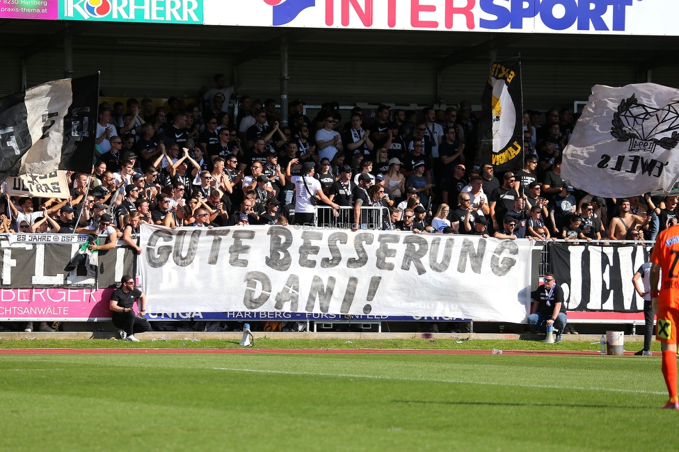 Hartberg - Sturm Graz
Oesterreichische Fussball Bundesliga, 10. Runde, TSV Hartberg - SK Sturm Graz, Arena Hartberg, 03.10.2021. 

Foto zeigt Fans von Sturm mit einem Spruchband
Schlüsselwörter: brigata