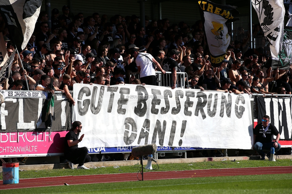 Hartberg - Sturm Graz
Oesterreichische Fussball Bundesliga, 10. Runde, TSV Hartberg - SK Sturm Graz, Arena Hartberg, 03.10.2021. 

Foto zeigt Fans von Sturm mit einem Spruchband
Schlüsselwörter: brigata