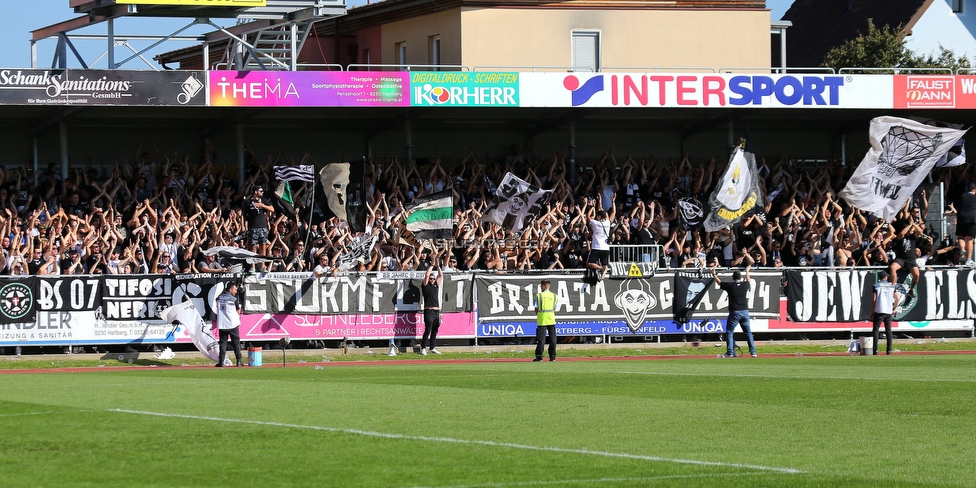 Hartberg - Sturm Graz
Oesterreichische Fussball Bundesliga, 10. Runde, TSV Hartberg - SK Sturm Graz, Arena Hartberg, 03.10.2021. 

Foto zeigt Fans von Sturm
