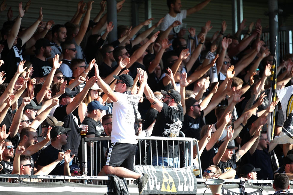 Hartberg - Sturm Graz
Oesterreichische Fussball Bundesliga, 10. Runde, TSV Hartberg - SK Sturm Graz, Arena Hartberg, 03.10.2021. 

Foto zeigt Fans von Sturm
Schlüsselwörter: brigata