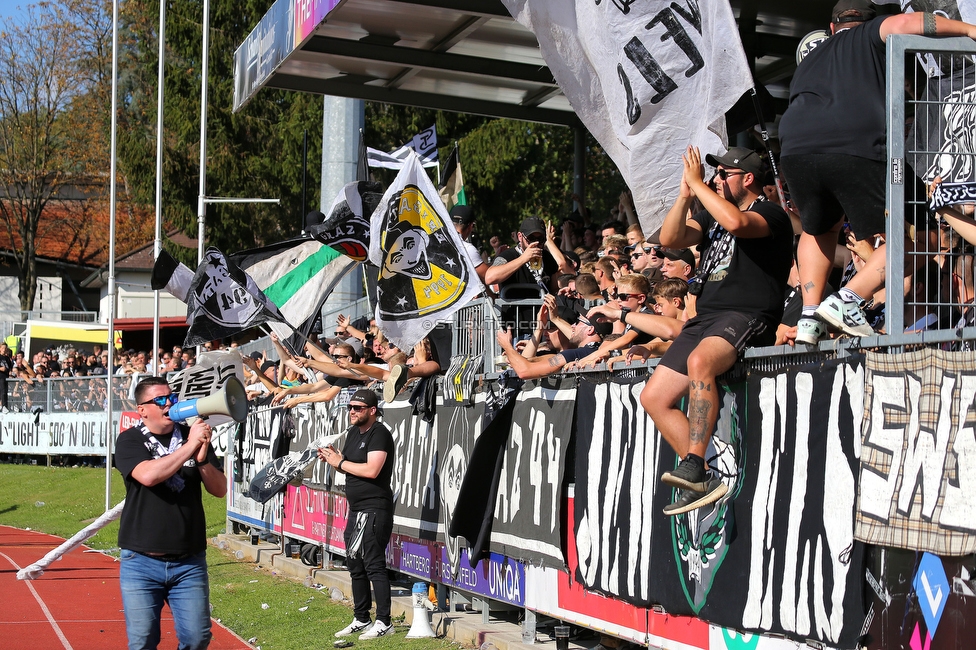 Hartberg - Sturm Graz
Oesterreichische Fussball Bundesliga, 10. Runde, TSV Hartberg - SK Sturm Graz, Arena Hartberg, 03.10.2021. 

Foto zeigt Fans von Sturm
Schlüsselwörter: vorsaenger