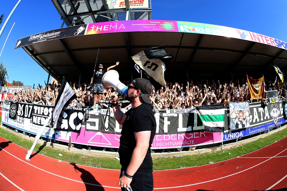 Hartberg - Sturm Graz
Oesterreichische Fussball Bundesliga, 10. Runde, TSV Hartberg - SK Sturm Graz, Arena Hartberg, 03.10.2021. 

Foto zeigt Fans von Sturm
Schlüsselwörter: vorsaenger