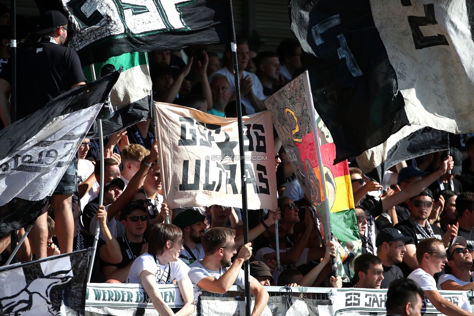 Hartberg - Sturm Graz
Oesterreichische Fussball Bundesliga, 10. Runde, TSV Hartberg - SK Sturm Graz, Arena Hartberg, 03.10.2021. 

Foto zeigt Fans von Sturm
Schlüsselwörter: sturmflut