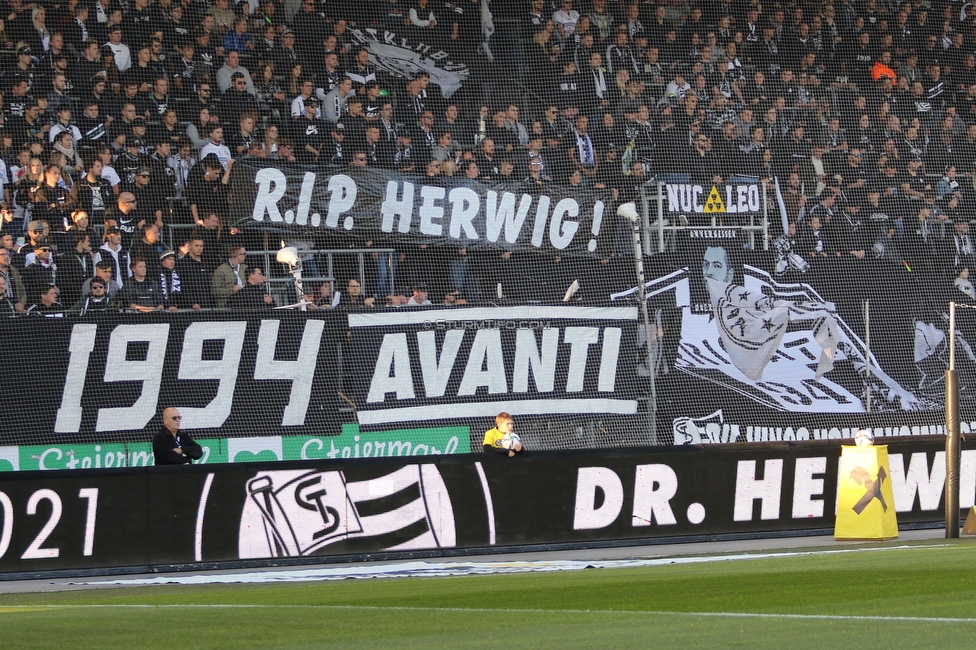 Sturm Graz - Ried
Oesterreichische Fussball Bundesliga, 11. Runde, SK Sturm Graz - SV Ried, Stadion Liebenau Graz, 17.10.2021. 

Foto zeigt Fans von Sturm mit einem Spruchband
Schlüsselwörter: todesfall brandstetter