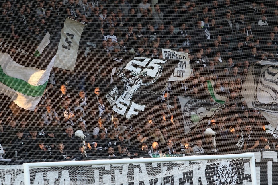 Sturm Graz - Ried
Oesterreichische Fussball Bundesliga, 11. Runde, SK Sturm Graz - SV Ried, Stadion Liebenau Graz, 17.10.2021. 

Foto zeigt Fans von Sturm
