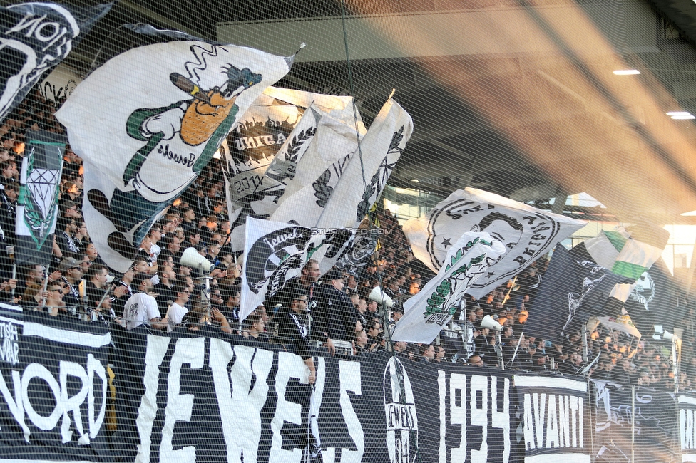 Sturm Graz - Ried
Oesterreichische Fussball Bundesliga, 11. Runde, SK Sturm Graz - SV Ried, Stadion Liebenau Graz, 17.10.2021. 

Foto zeigt Fans von Sturm
