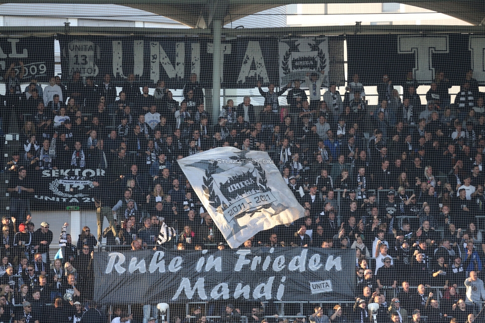 Sturm Graz - Ried
Oesterreichische Fussball Bundesliga, 11. Runde, SK Sturm Graz - SV Ried, Stadion Liebenau Graz, 17.10.2021. 

Foto zeigt Fans von Sturm mit einem Spruchband
Schlüsselwörter: todesfall unita