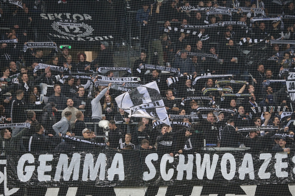 Sturm Graz - Ried
Oesterreichische Fussball Bundesliga, 11. Runde, SK Sturm Graz - SV Ried, Stadion Liebenau Graz, 17.10.2021. 

Foto zeigt Fans von Sturm
Schlüsselwörter: schals