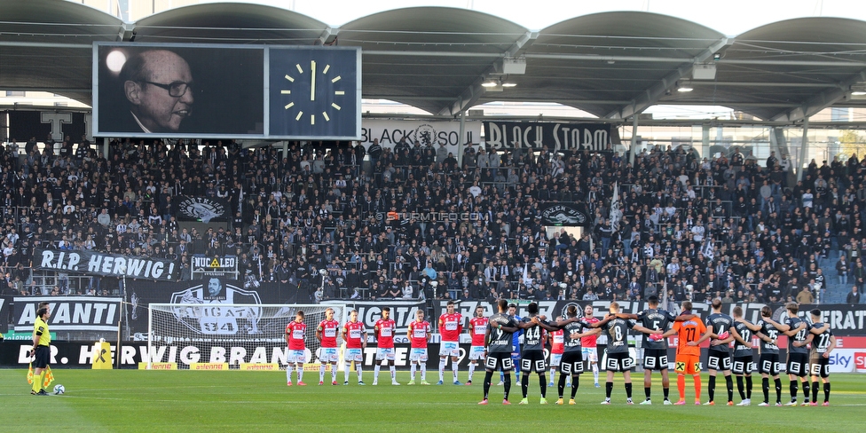 Sturm Graz - Ried
Oesterreichische Fussball Bundesliga, 11. Runde, SK Sturm Graz - SV Ried, Stadion Liebenau Graz, 17.10.2021. 

Foto zeigt die Mannschaft von Sturm bei einer Trauerminute
Schlüsselwörter: brandstetter