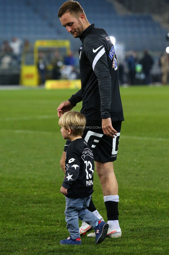 Sturm Graz - Ried
Oesterreichische Fussball Bundesliga, 11. Runde, SK Sturm Graz - SV Ried, Stadion Liebenau Graz, 17.10.2021. 

Foto zeigt Jakob Jantscher (Sturm) mit Sohn
