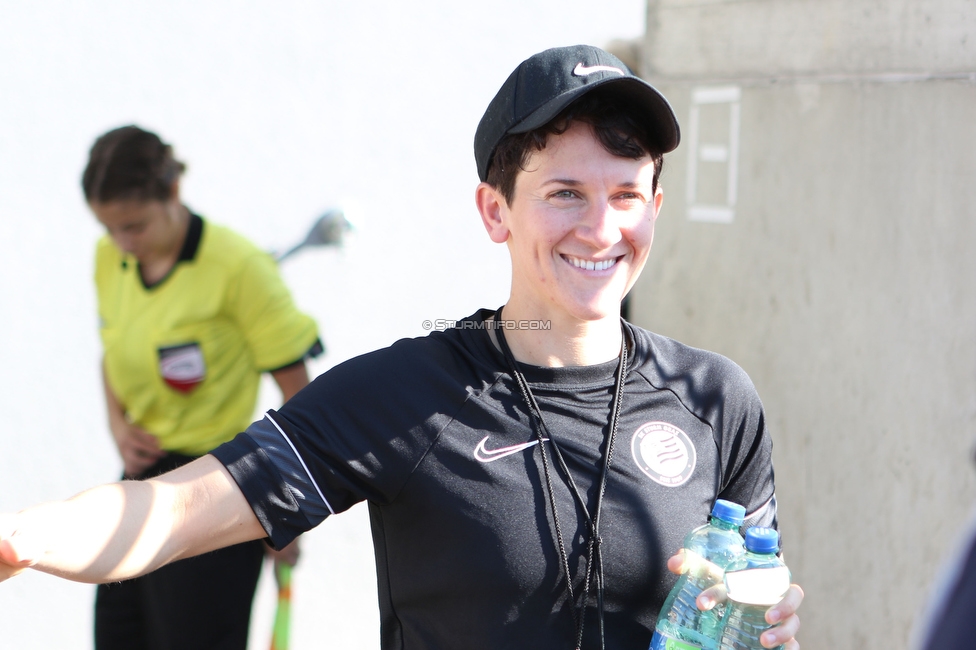 Sturm Damen - St. Poelten
OEFB Frauen Bundesliga, 7. Runde, SK Sturm Graz Damen - SKN St. Poelten Frauen, Trainingszentrum Messendorf, Graz, 17.10.2021. 

Foto zeigt Emily Cancienne (Assistenz Trainer Sturm Damen)
