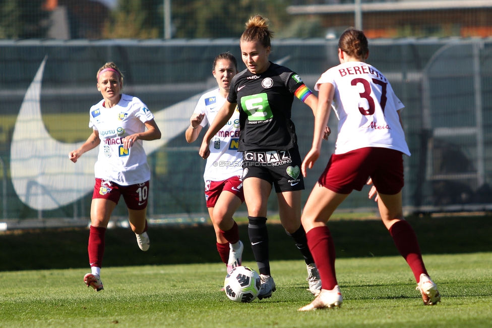 Sturm Damen - St. Poelten
OEFB Frauen Bundesliga, 7. Runde, SK Sturm Graz Damen - SKN St. Poelten Frauen, Trainingszentrum Messendorf, Graz, 17.10.2021. 

Foto zeigt Annabel Schasching (Sturm Damen)
