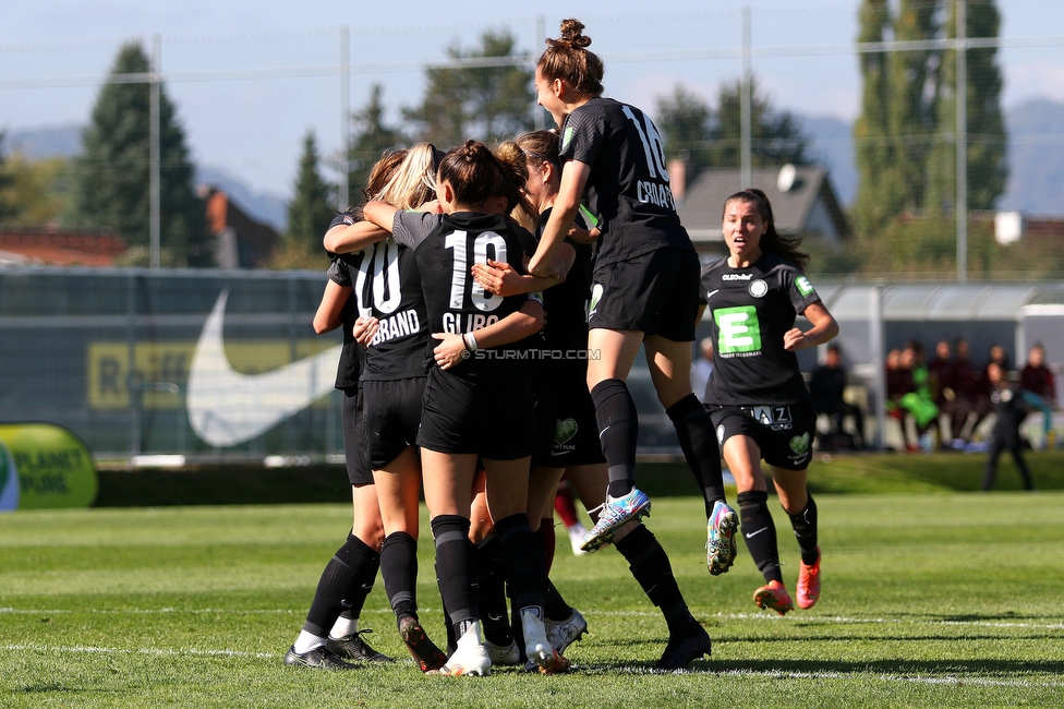 Sturm Damen - St. Poelten
OEFB Frauen Bundesliga, 7. Runde, SK Sturm Graz Damen - SKN St. Poelten Frauen, Trainingszentrum Messendorf, Graz, 17.10.2021. 

Foto zeigt Sophie Hillebrand (Sturm Damen) und Andrea Glibo (Sturm Damen) und Michela Croatto (Sturm Damen)
Schlüsselwörter: torjubel