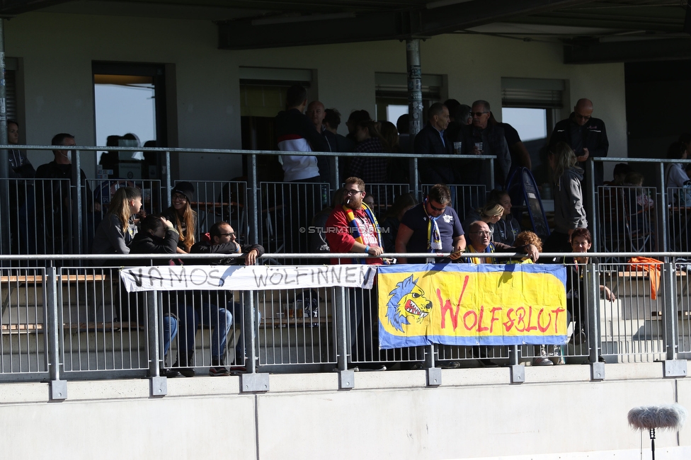 Sturm Damen - St. Poelten
OEFB Frauen Bundesliga, 7. Runde, SK Sturm Graz Damen - SKN St. Poelten Frauen, Trainingszentrum Messendorf, Graz, 17.10.2021. 

Foto zeigt Fans von St. Poelten
