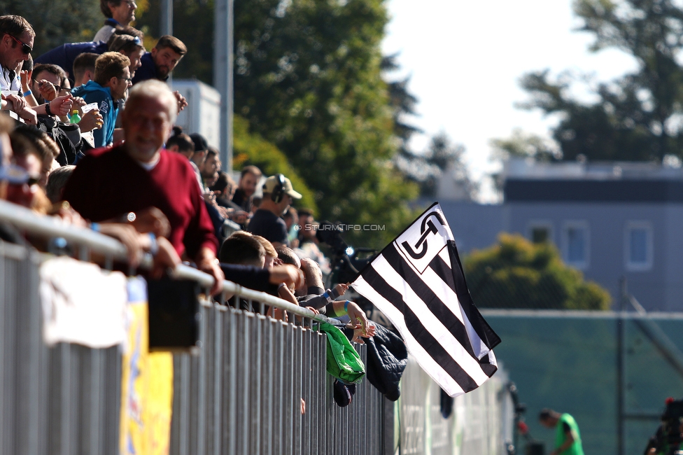 Sturm Damen - St. Poelten
OEFB Frauen Bundesliga, 7. Runde, SK Sturm Graz Damen - SKN St. Poelten Frauen, Trainingszentrum Messendorf, Graz, 17.10.2021. 

Foto zeigt Fans von Sturm
