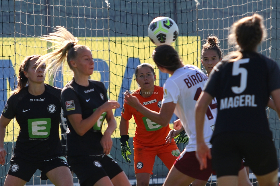 Sturm Damen - St. Poelten
OEFB Frauen Bundesliga, 7. Runde, SK Sturm Graz Damen - SKN St. Poelten Frauen, Trainingszentrum Messendorf, Graz, 17.10.2021. 

Foto zeigt Sophie Maierhofer (Sturm Damen), Sophie Hillebrand (Sturm Damen) und Mariella El Sherif (Sturm Damen)
