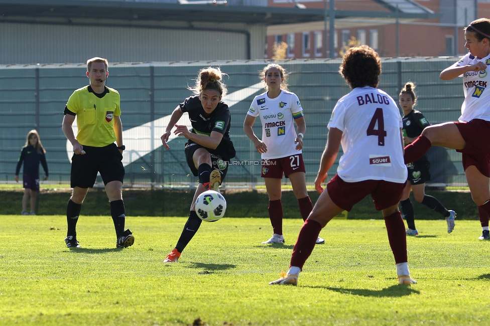 Sturm Damen - St. Poelten
OEFB Frauen Bundesliga, 7. Runde, SK Sturm Graz Damen - SKN St. Poelten Frauen, Trainingszentrum Messendorf, Graz, 17.10.2021. 

Foto zeigt Modesta Uka (Sturm Damen)
