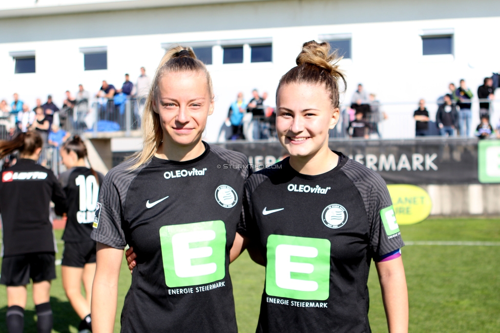 Sturm Damen - St. Poelten
OEFB Frauen Bundesliga, 7. Runde, SK Sturm Graz Damen - SKN St. Poelten Frauen, Trainingszentrum Messendorf, Graz, 17.10.2021. 

Foto zeigt Sophie Hillebrand (Sturm Damen) und Annabel Schasching (Sturm Damen)
