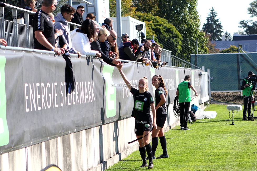 Sturm Damen - St. Poelten
OEFB Frauen Bundesliga, 7. Runde, SK Sturm Graz Damen - SKN St. Poelten Frauen, Trainingszentrum Messendorf, Graz, 17.10.2021. 

Foto zeigt Sophie Hillebrand (Sturm Damen) und Valentina Kroell (Sturm Damen)
