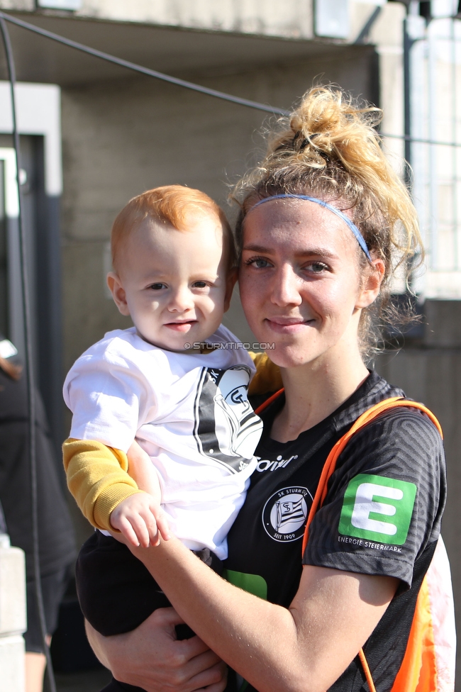 Sturm Damen - St. Poelten
OEFB Frauen Bundesliga, 7. Runde, SK Sturm Graz Damen - SKN St. Poelten Frauen, Trainingszentrum Messendorf, Graz, 17.10.2021. 

Foto zeigt Modesta Uka (Sturm Damen)
