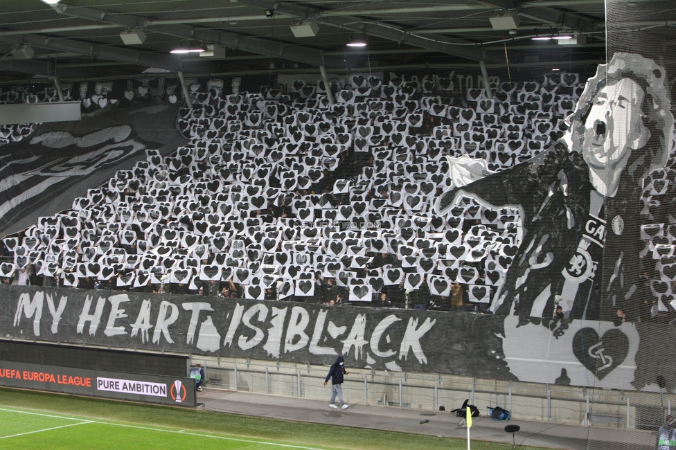 Sturm Graz - Real Sociedad
UEFA Europa League Gruppenphase 3. Spieltag, SK Sturm Graz - Real Sociedad, Stadion Liebenau, Graz, 21.10.2021. 

Foto zeigt Fans von Sturm mit einer Choreografie
