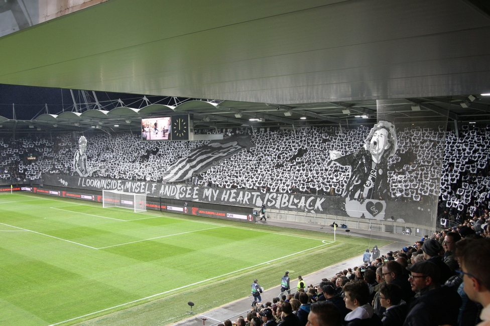 Sturm Graz - Real Sociedad
UEFA Europa League Gruppenphase 3. Spieltag, SK Sturm Graz - Real Sociedad, Stadion Liebenau, Graz, 21.10.2021. 

Foto zeigt Fans von Sturm mit einer Choreografie
