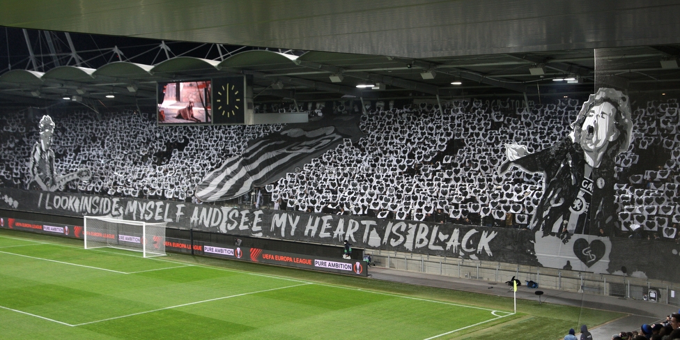 Sturm Graz - Real Sociedad
UEFA Europa League Gruppenphase 3. Spieltag, SK Sturm Graz - Real Sociedad, Stadion Liebenau, Graz, 21.10.2021. 

Foto zeigt Fans von Sturm mit einer Choreografie
