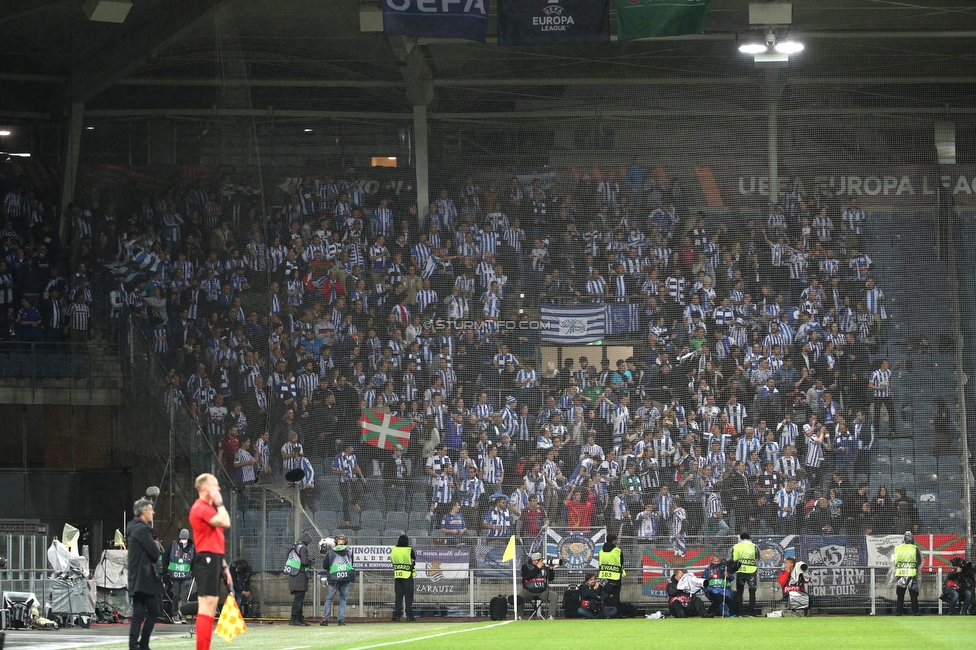 Sturm Graz - Real Sociedad
UEFA Europa League Gruppenphase 3. Spieltag, SK Sturm Graz - Real Sociedad, Stadion Liebenau, Graz, 21.10.2021. 

Foto zeigt Fans von Real Sociedad
