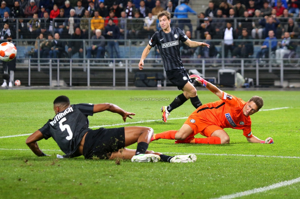 Sturm Graz - Real Sociedad
UEFA Europa League Gruppenphase 3. Spieltag, SK Sturm Graz - Real Sociedad, Stadion Liebenau, Graz, 21.10.2021. 

Foto zeigt Gregory Wuethrich (Sturm) und Joerg Siebenhandl (Sturm)
