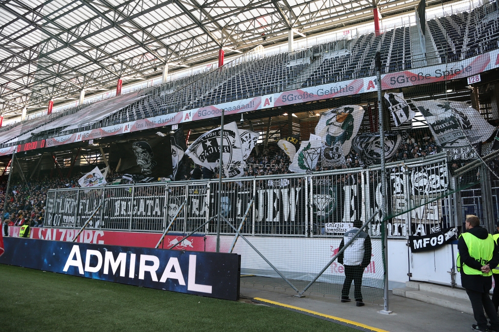 Salzburg - Sturm Graz
Oesterreichische Fussball Bundesliga, 12. Runde, FC RB Salzburg - SK Sturm Graz, Stadion Wals-Siezenheim, 24.10.2021. 

Foto zeigt Fans von Sturm
