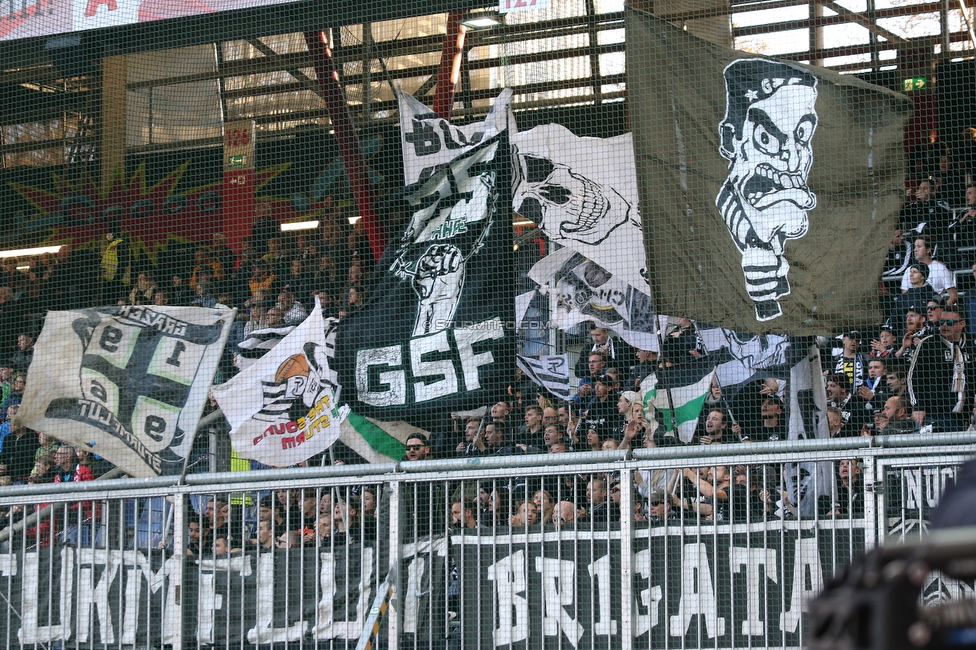 Salzburg - Sturm Graz
Oesterreichische Fussball Bundesliga, 12. Runde, FC RB Salzburg - SK Sturm Graz, Stadion Wals-Siezenheim, 24.10.2021. 

Foto zeigt Fans von Sturm
