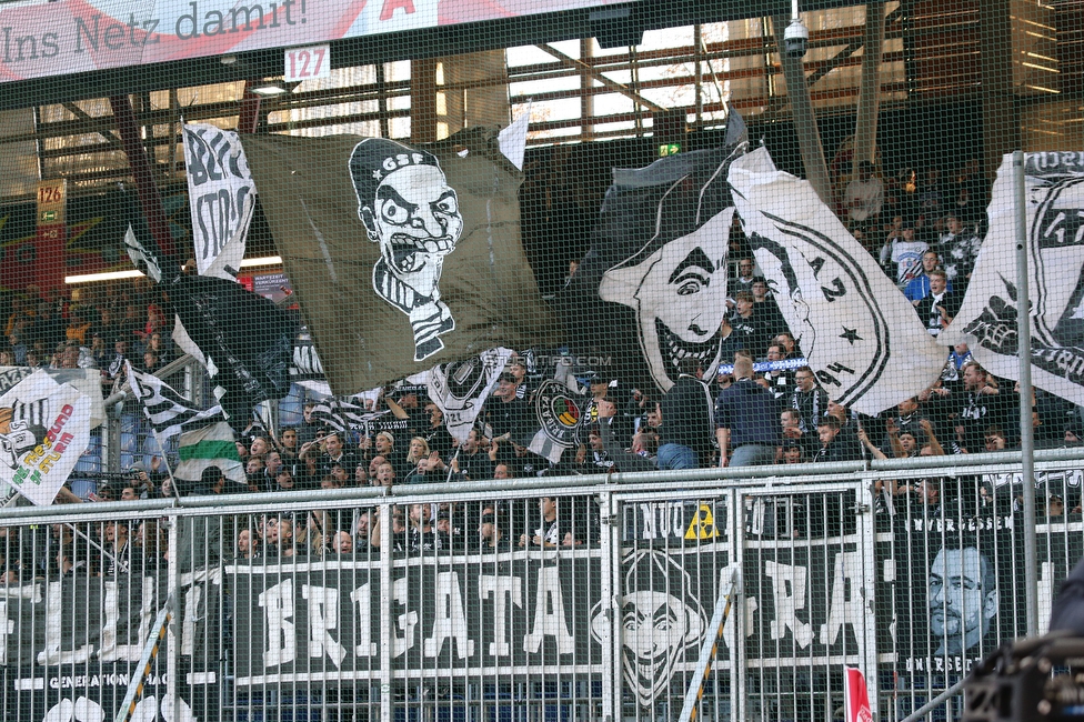 Salzburg - Sturm Graz
Oesterreichische Fussball Bundesliga, 12. Runde, FC RB Salzburg - SK Sturm Graz, Stadion Wals-Siezenheim, 24.10.2021. 

Foto zeigt Fans von Sturm
